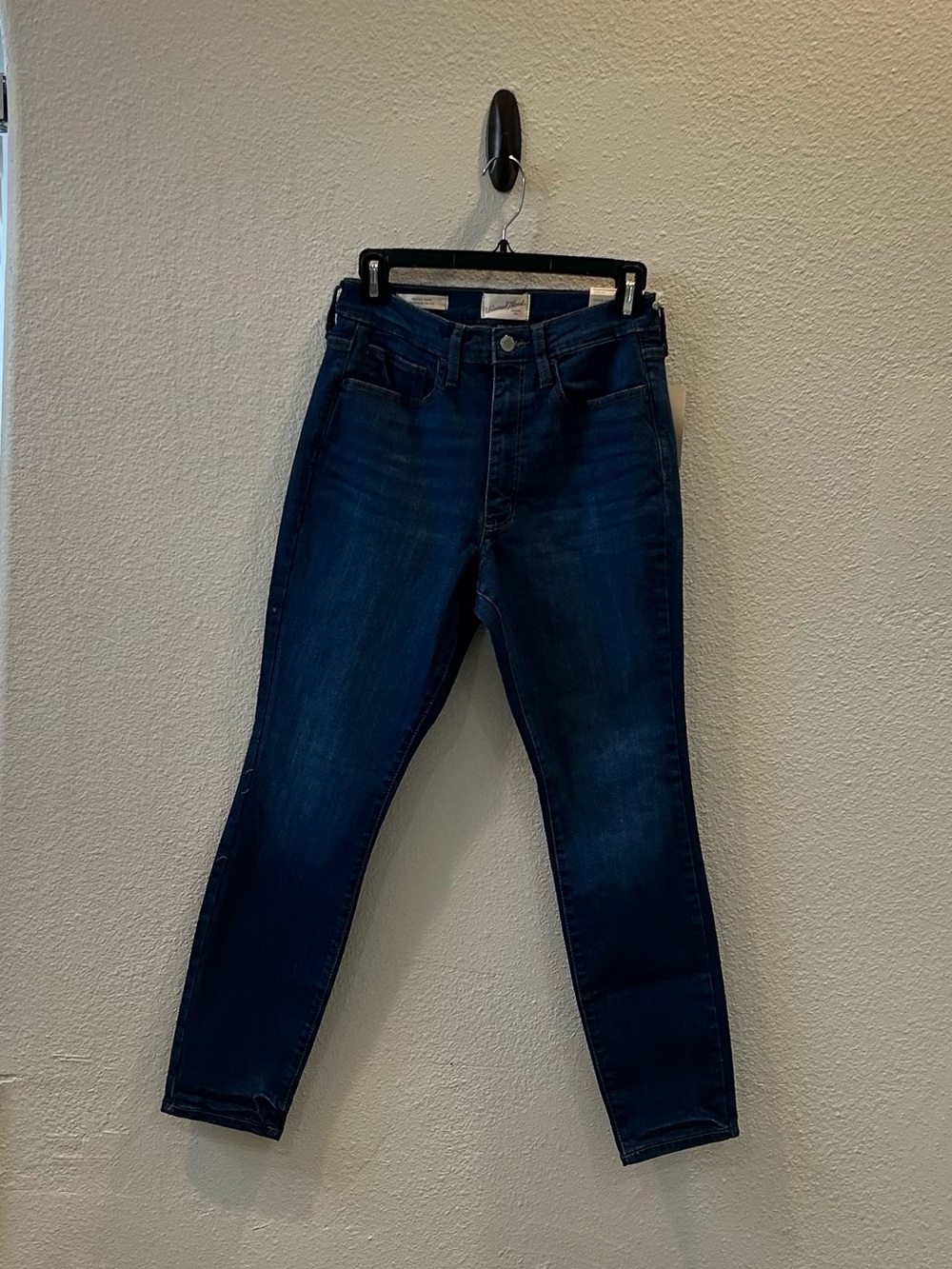 High waisted blue washed jeans